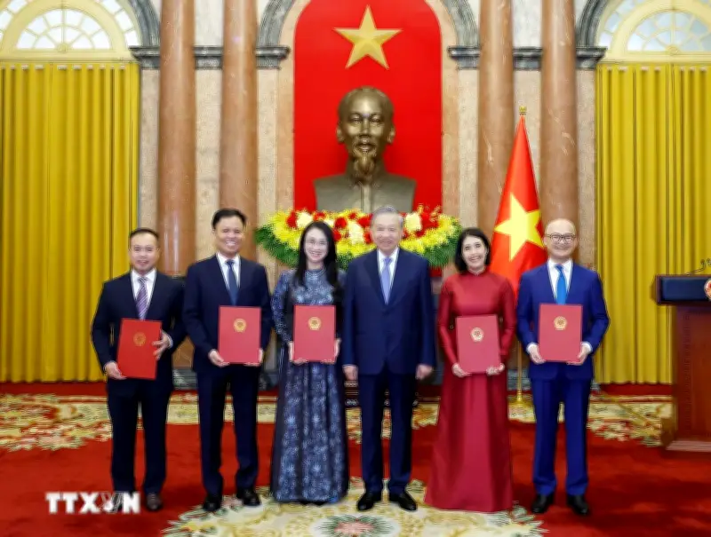 Tổng Bí thư, Chủ tịch nước trao quyết định bổ nhiệm cho 5 Đại sứ VN ở nước ngoài