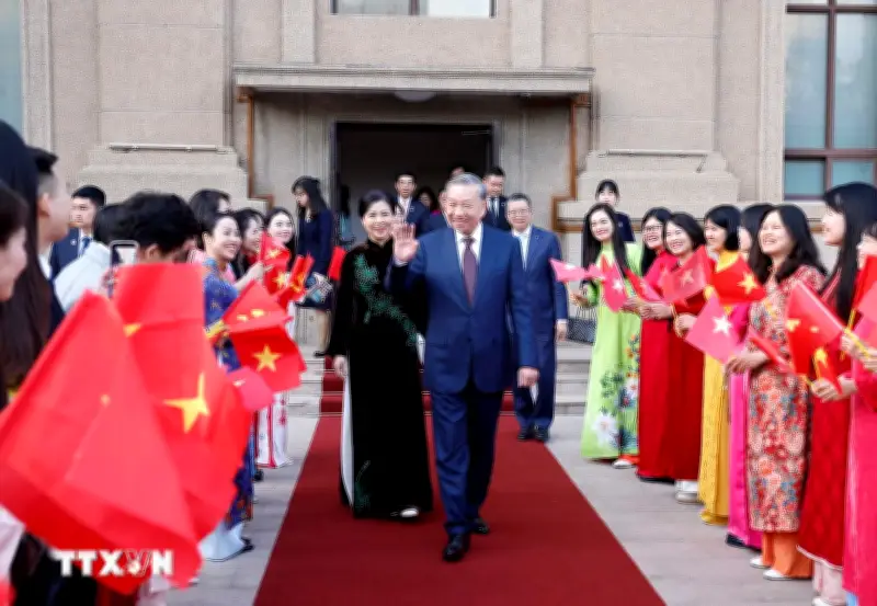 Tổng Bí thư, Chủ tịch nước và Phu nhân gặp gỡ cộng đồng người Việt tại Trung Quốc