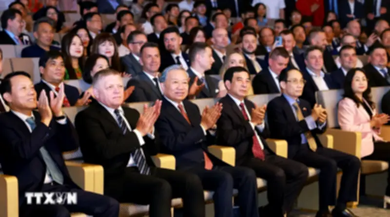 Tổng Bí thư, Chủ tịch nước và Thủ tướng Slovakia dự hòa nhạc hữu nghị Việt Nam - Slovakia