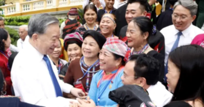 Tổng Bí thư Tô Lâm gặp gỡ các già làng, trưởng bản nhân Ngày Văn hóa các dân tộc Việt Nam