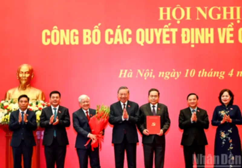 Tổng Bí thư Tô Lâm Trao Quyết Định Chỉ Định Lãnh Đạo Đảng Ủy Quốc Hội Nhiệm Kỳ Mới