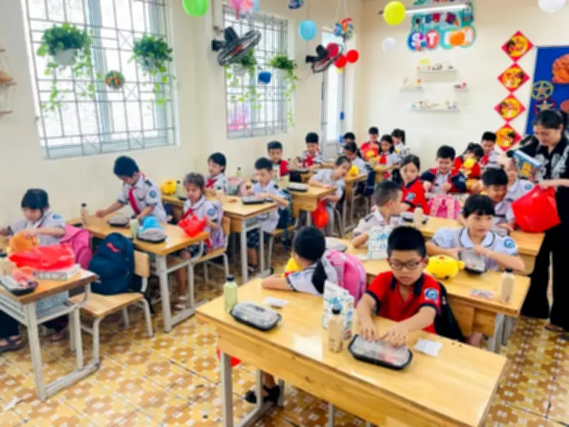 Tăng cường kiểm soát an toàn thực phẩm trong bữa ăn học đường