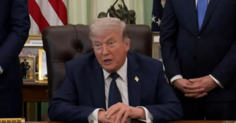 Tổng thống Mỹ tiết lộ thêm về quà của Trung Quốc gửi Iran bị bắt gần Oman