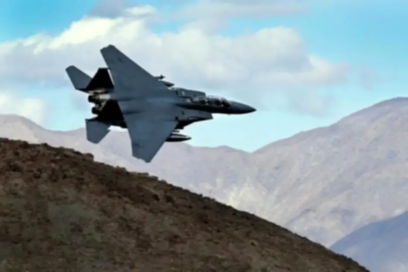 Tổng thống Trump tuyên bố F-15 Mỹ bị tên lửa vác vai Iran bắn rơi