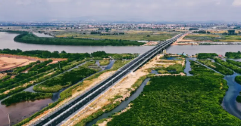 Tăng trưởng hai con số nhưng quy mô tăng, số lượng dự án giảm