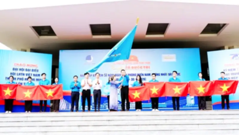 TP HCM kỷ niệm Chiến dịch Hồ Chí Minh, ĐH Luật thay đổi tuyển sinh, THCS Cầu Giấy tuyển 440 học sinh