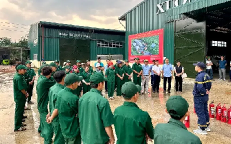 Tập huấn phòng cháy chữa cháy cho công nhân nhà máy cao su Điện Biên