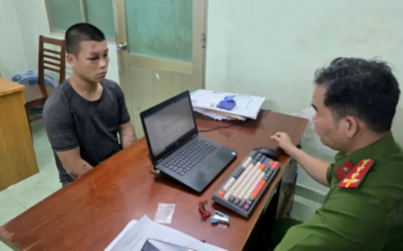 TP.HCM: Bắt khẩn cấp gã thanh niên đánh người dã man sau va chạm giao thông