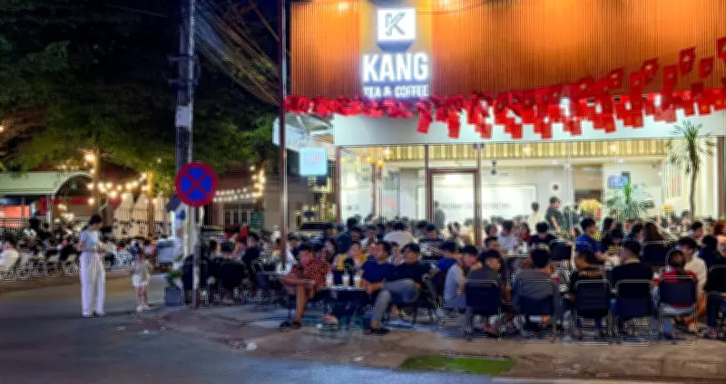 TP.HCM: Hàng loạt quán ăn chiếm dụng vỉa hè, lòng đường trong thời gian dài