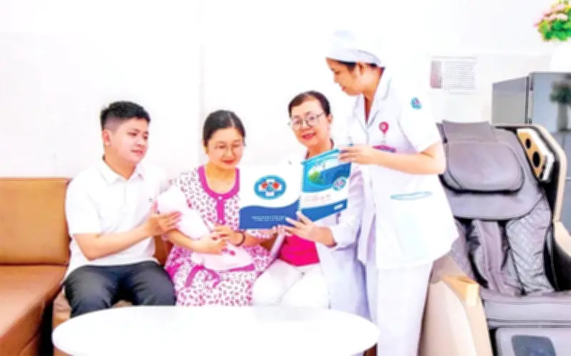 TP.HCM đối mặt nghịch lý: Đô thị sầm uất nhất, mức sinh thấp nhất