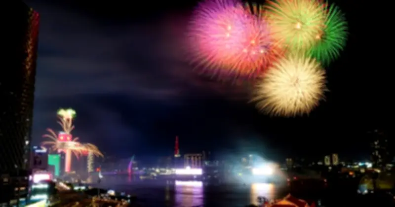 TP.HCM rực sáng pháo hoa mừng 51 năm thống nhất đất nước