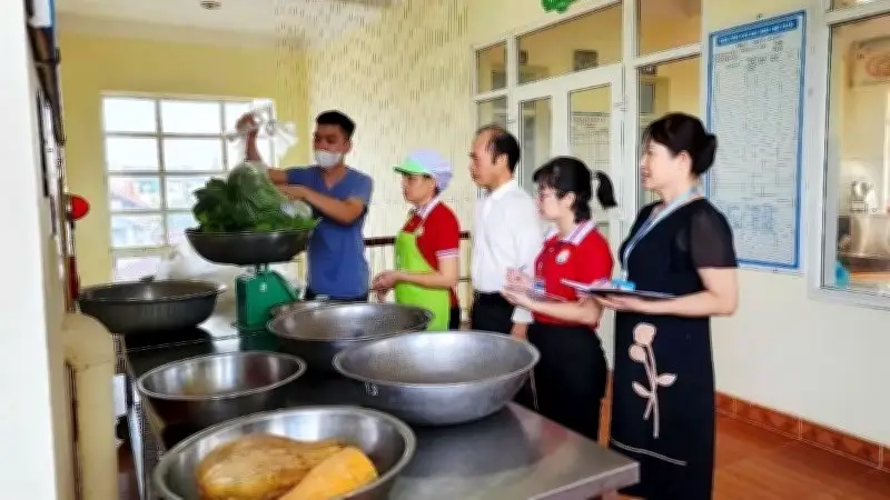 TP.HCM Siết Chặt An Toàn Thực Phẩm: Tập Trung Bếp Ăn Tập Thể Và Đường Phố