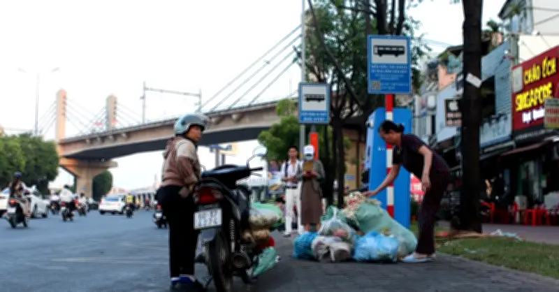 TPHCM tăng cường quản lý vỉa hè, cải thiện điểm chờ xe buýt trung tâm