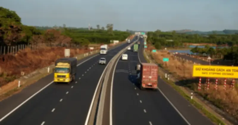 TP.HCM đề xuất giảm áp lực cho doanh nghiệp vận tải trước biến động giá xăng dầu