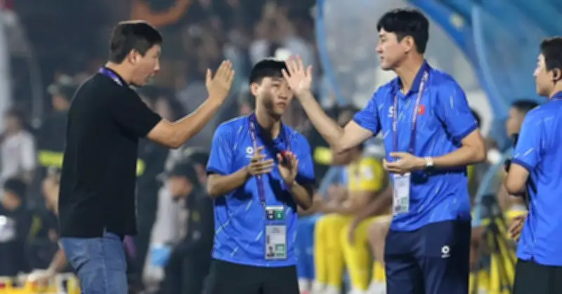 Trợ lý Lee Jung Soo: 'Vũ khí' bóng cố định giúp ĐT Việt Nam và U23 thăng hoa