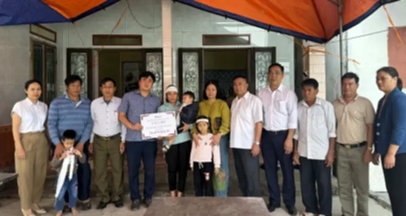 Trao hơn 76 triệu đồng đến 3 đứa trẻ mồ côi cha những ngày cận Tết