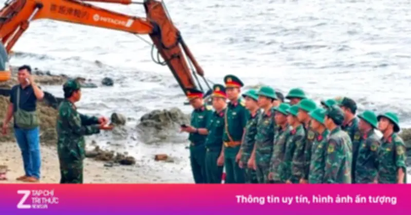 Trục vớt khối thép khổng lồ nghi xe tăng M-41 tại bãi biển Quy Nhơn