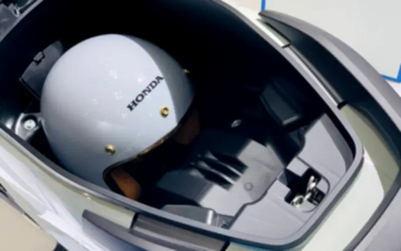 Trải Nghiệm Xe Máy Điện Honda Giá 20,5 Triệu: Pin Tháo Rời, Cổ Rồng, Thiết Kế Hiện Đại Gây Sốt