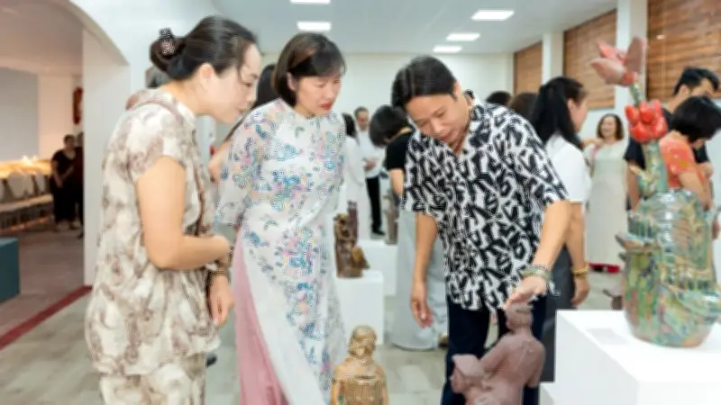 Triển lãm 'Ngôn ngữ của đất': Gốm nghệ thuật đương đại hội tụ và lan tỏa