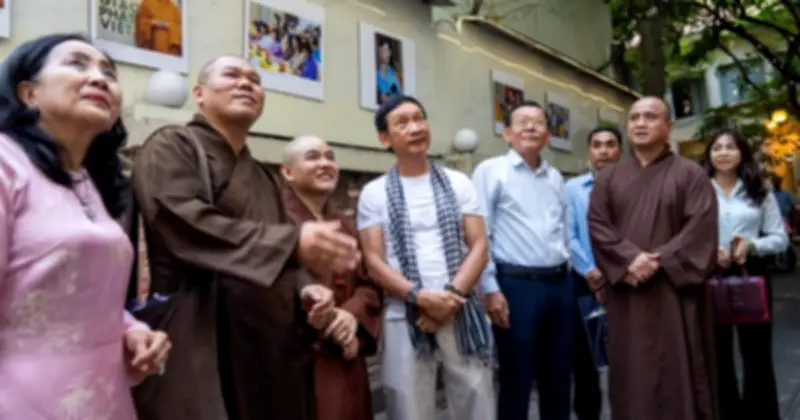 Triển lãm ảnh 'Vượt qua bóng tối 2' của nhiếp ảnh gia Trần Thế Phong khai mạc tại TP.HCM