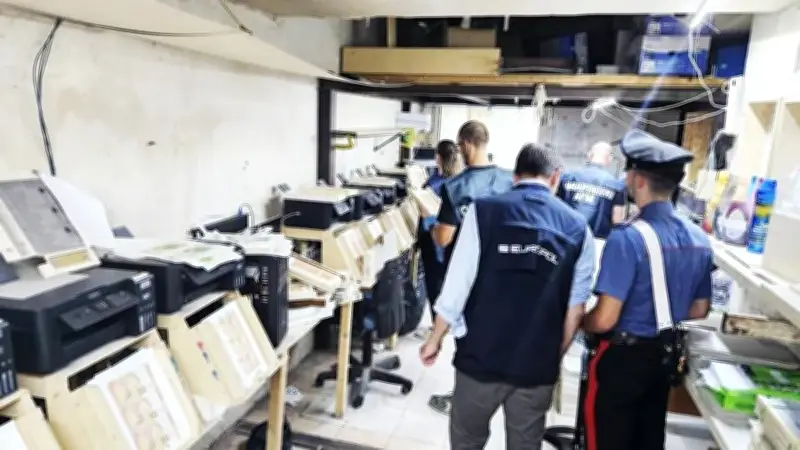 Trùm Mafia Camorra Roberto Mazzarella Bị Bắt Tại Italy Với Cáo Buộc Làm Tiền Giả