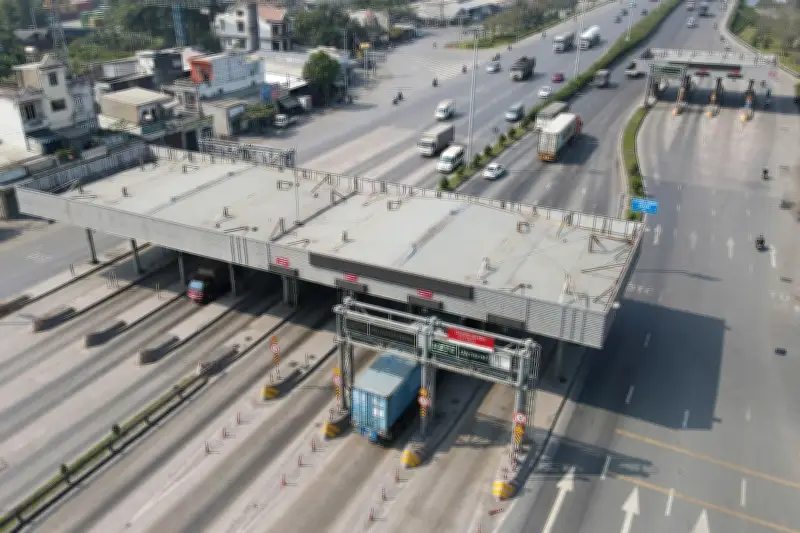 Trạm thu phí cầu Đồng Nai nối TP.HCM bỏ hoang 5 năm, tiềm ẩn nguy cơ tai nạn