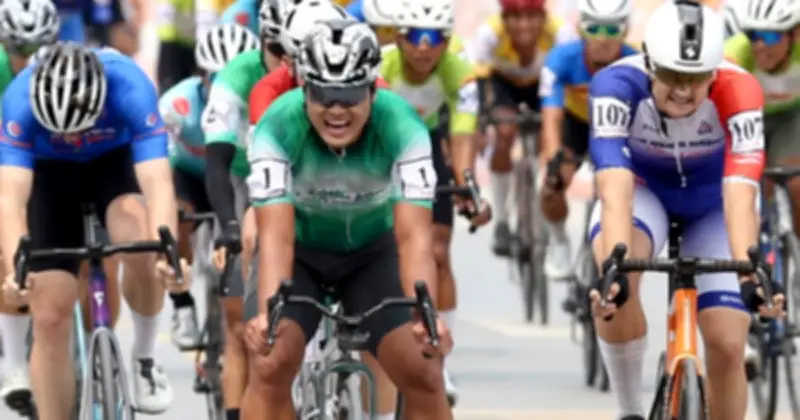 Trần Tuấn Kiệt vượt ngã, giành áo xanh nước rút tại Cúp xe đạp TP.HCM