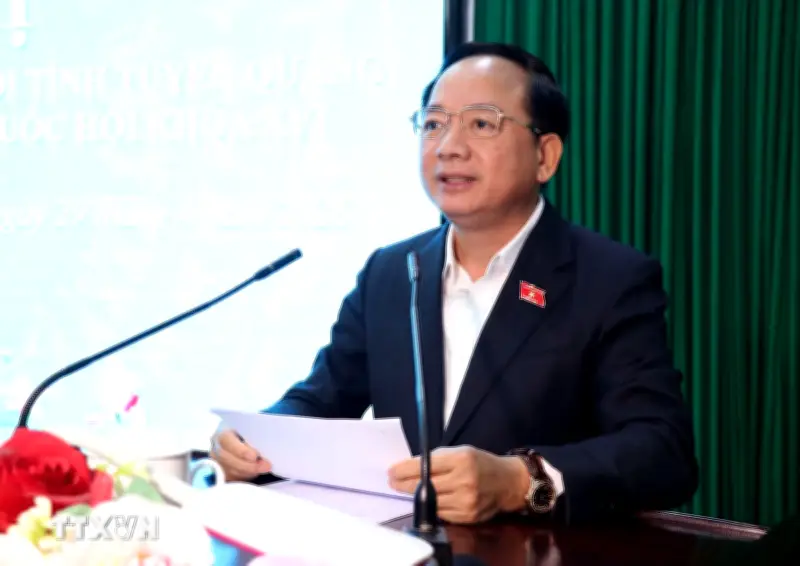 Trưởng Ban Tuyên giáo và Dân vận Trung ương tiếp xúc cử tri tại Tuyên Quang