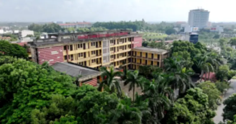 Trường Sông Hồng: Từ hoàng kim đến cảnh giáo viên đi phụ hồ vì nợ lương