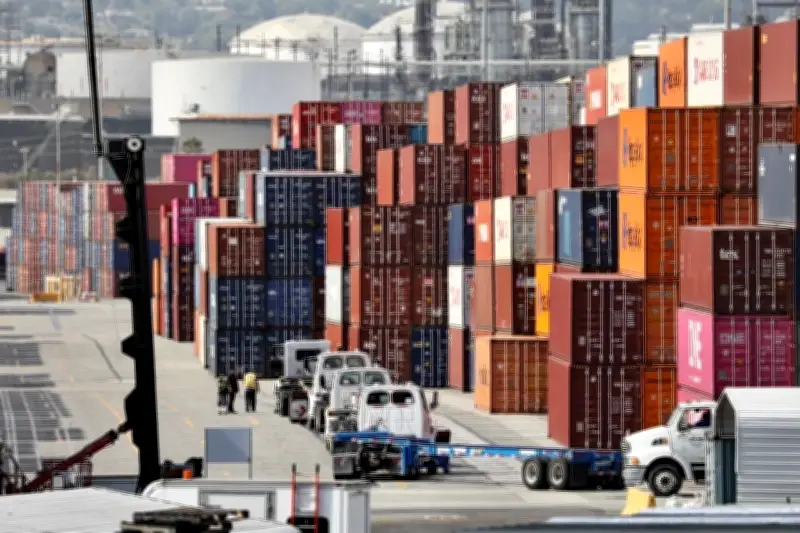 Trump cảnh báo thuế 50% với nước cung cấp vũ khí cho Iran, đồng thời đề xuất hợp tác