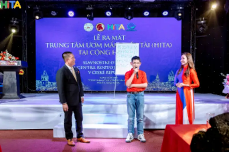 Trung tâm Ươm mầm Hiện Tại tại SEC hướng tới phát triển thế hệ trẻ gốc Việt