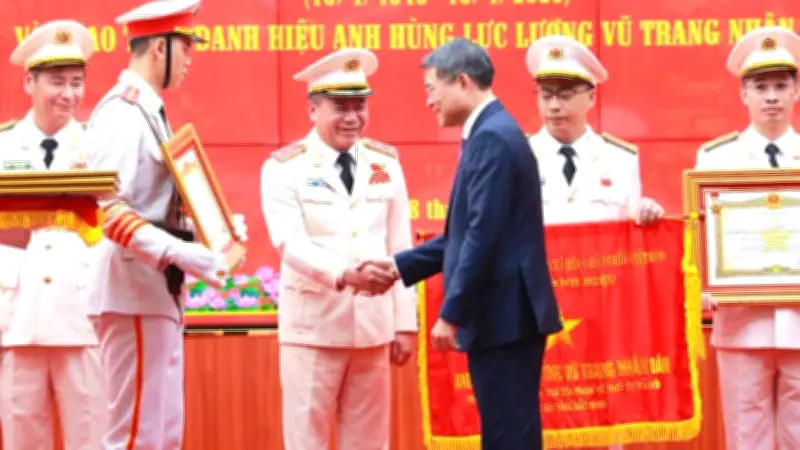 Trung tướng Nguyễn Thanh Tùng và Phòng Cảnh sát hình sự Hà Nội được phong tặng danh hiệu Anh hùng