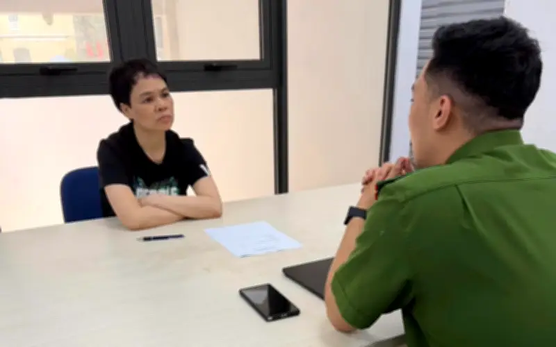 Truy Nã Nguy Hiểm Đầu Thú Sau 6 Năm Lẩn Trốn Vụ Thuê Sát Thủ Giết Người