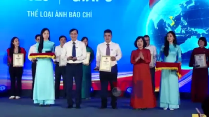 TTXVN trao Giải Báo chí 2025, ghi nhận khát vọng sáng tạo của phóng viên