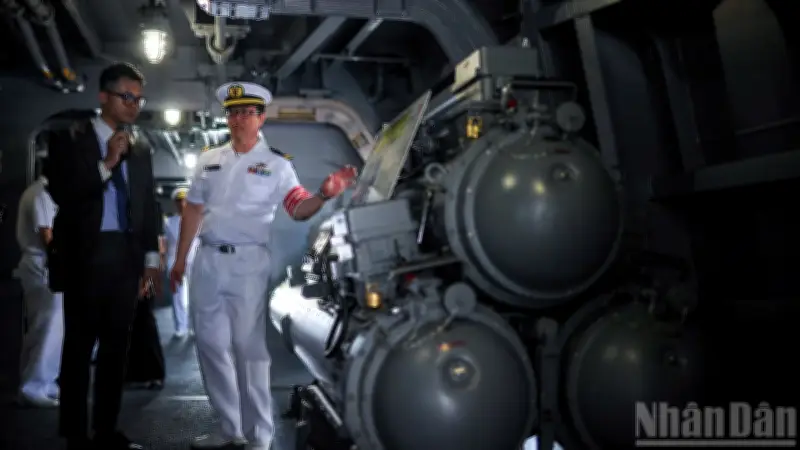 Tàu Hải quân Hoàng gia Australia và Tàu hộ vệ Asahi Nhật Bản thăm Đà Nẵng