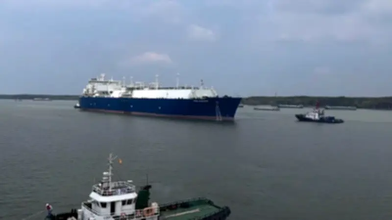 Tàu LNG Kool Blizzard cập cảng Vũng Tàu, cung cấp 27.000 tấn khí thiên nhiên cho các nhà máy điện phía Nam