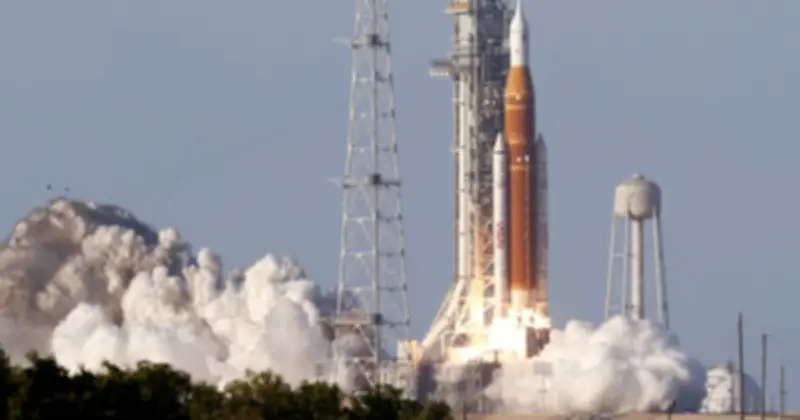 Tàu Orion Artemis II hoàn thành hành trình lịch sử quanh Mặt Trăng, trở về Trái Đất