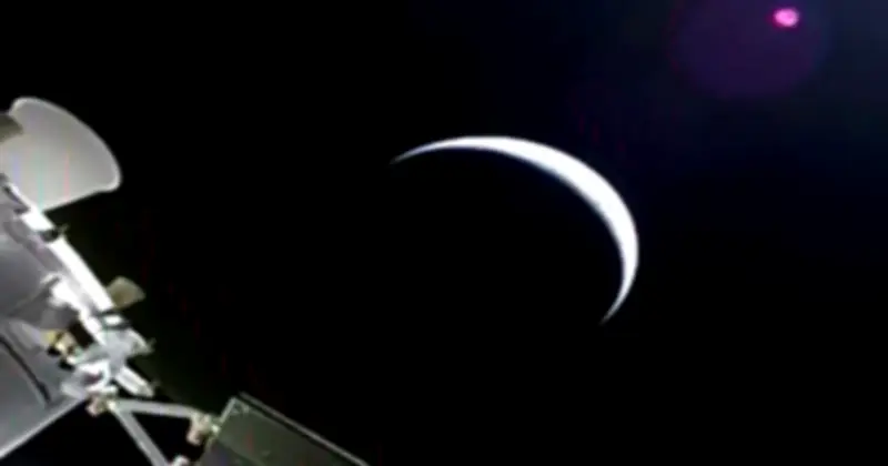 Tàu Orion của NASA rời quỹ đạo Trái Đất, hướng tới Mặt Trăng trong sứ mệnh Artemis 2