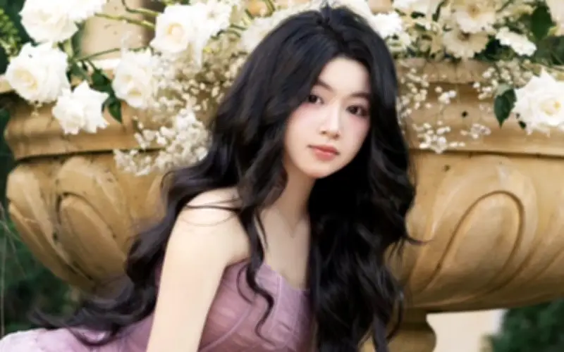 Tuổi 20 của 'Lọ Lem' nhà MC Quyền Linh: Hành trình từ bóng tối đến ánh sáng