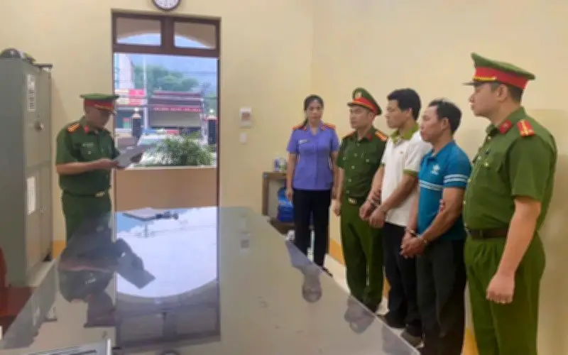 Tuyên Quang: Khởi tố hai đối tượng làm giả đăng ký xe, bán biển số đẹp lừa người dân