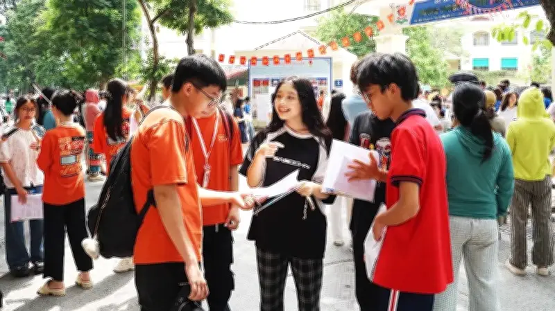 Tuyển sinh lớp 10 Hà Nội trực tuyến: Áp lực mới từ minh bạch và cạnh tranh khốc liệt