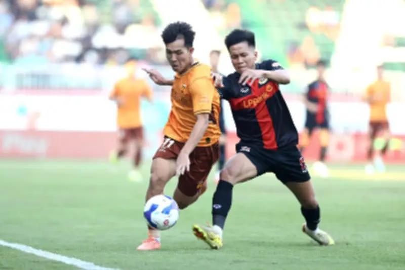 Tuyển thủ U23 Việt Nam tỏa sáng, CLB Ninh Bình thắng sát nút HAGL