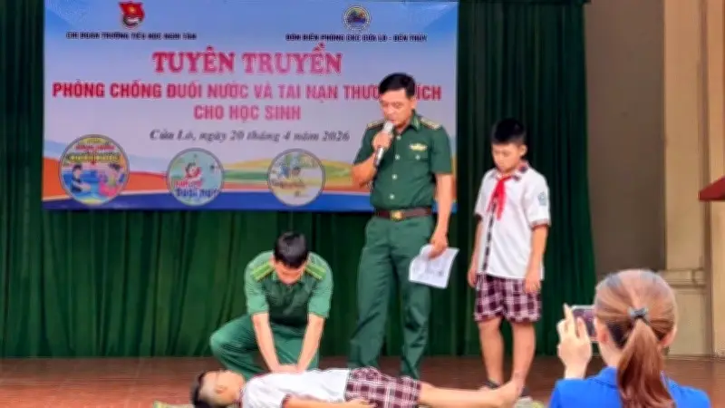 Tuyên truyền kỹ năng an toàn phòng chống đuối nước cho học sinh ven biển