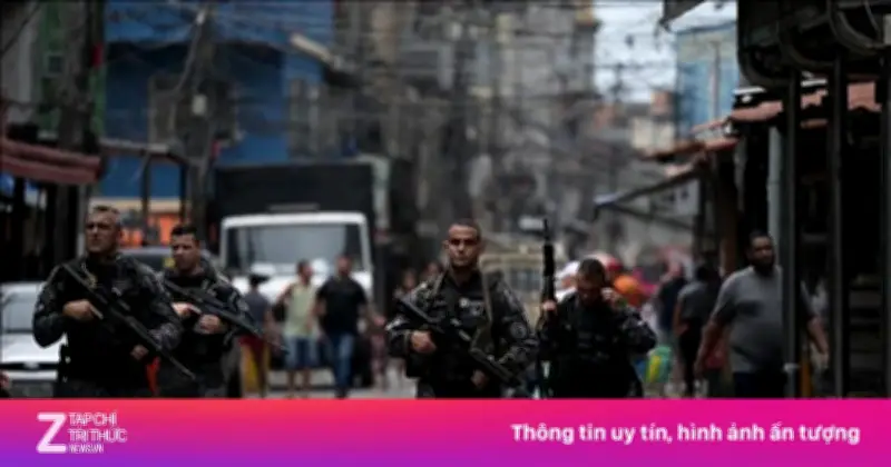 Đấu súng dữ dội tại khu ổ chuột Rio de Janeiro, hơn 200 du khách mắc kẹt trên đồi