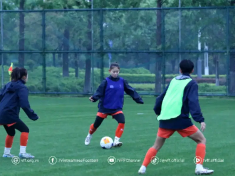 U17 nữ Việt Nam vượt giá rét, sẵn sàng đấu U17 nữ Thái Lan