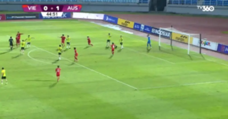 U17 Việt Nam chiến thắng 2-1 trước U17 Úc nhờ cú đá phạt cuối trận