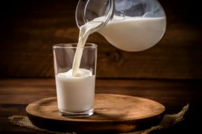 Uống sữa mỗi ngày tốt cho xương nhưng tiềm ẩn nguy cơ tim mạch