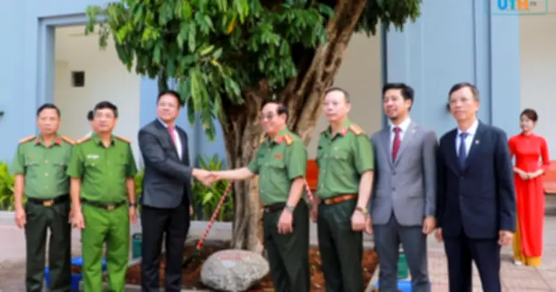 UTH đẩy mạnh hợp tác với doanh nghiệp trong đào tạo nguồn nhân lực chất lượng cao