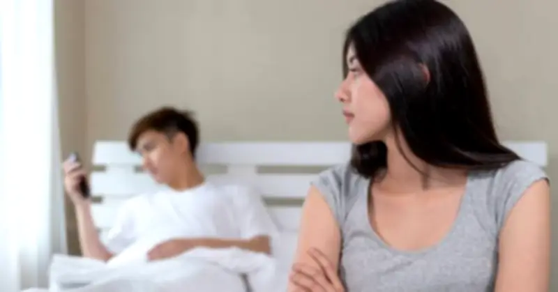 Vợ chết lặng phát hiện chồng say nằm mê, đơn thân bạn cơm ở chung cư