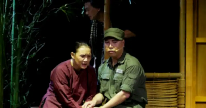 Vở diễn 'Thanh gươm và bà mẹ' tái hiện bi kịch chiến tranh qua số phận gia đình